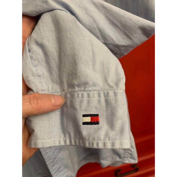 Tommy Hilfiger Golf XL Blue Chambray Style Button Down Shirt Sleeve Emblem EUC - Picture 3 of 4